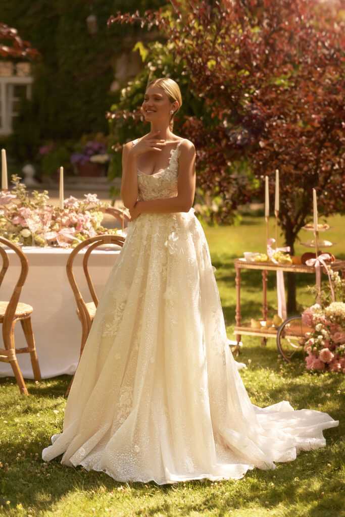 Radiance mennyasszonyi ruha